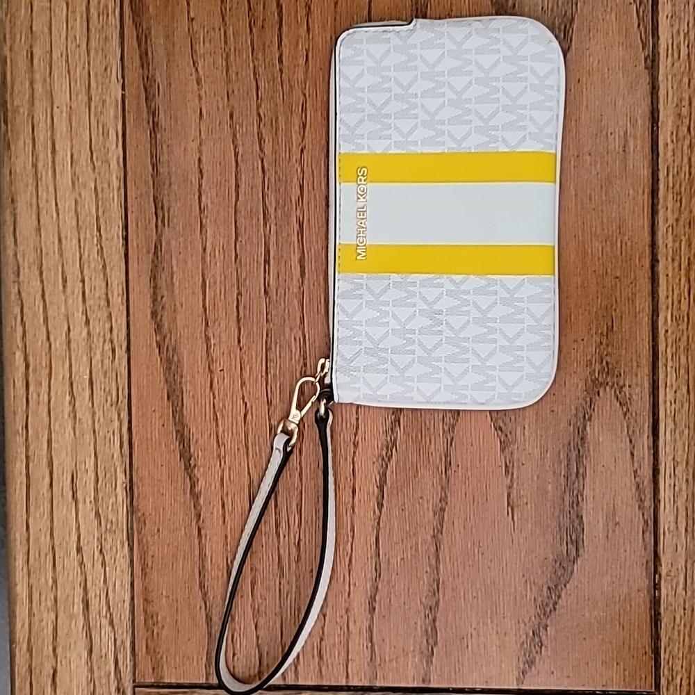 Wristlet